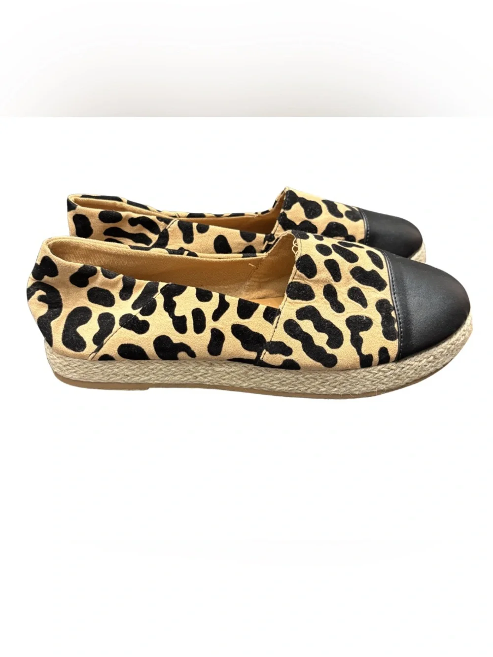 🆕🎉 NWOB Qupid Leopard Espadrille Slip-Ons with Black Cap Toe